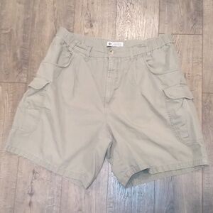 Columbia Men's Gray Cargo Shorts